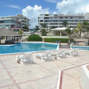 Brisas 10 Beachside Apartment