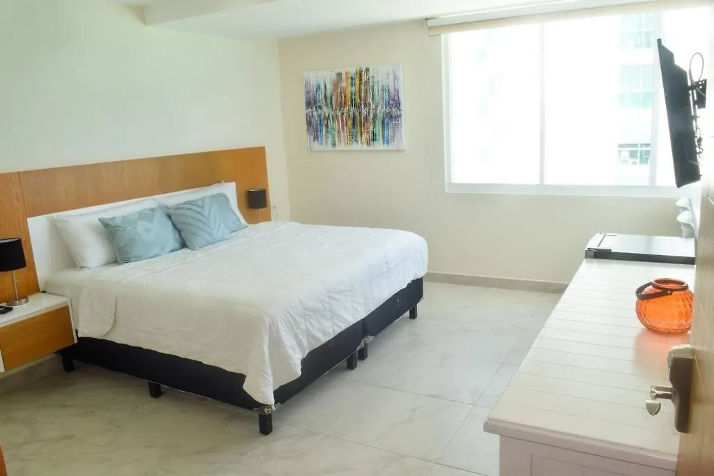 Ocean Front, Beautifull Beach, Studio 3C Cancún 0*,  Messico
